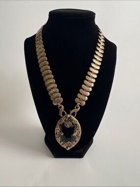 CaBi Necklace/Brooch/Bracelet Set Detachable GoldTone Green Gem Victorian Style